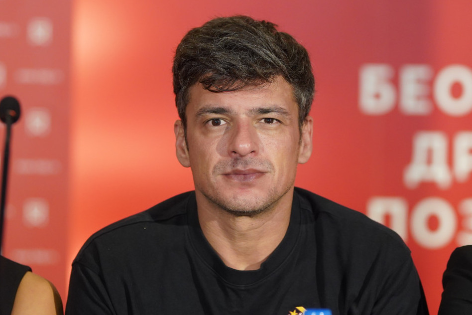 Da li ste znali da je ON otac Andrije Kuzmanovića? Gledali smo ga stalno na televiziji, učestvovao na Evroviziji