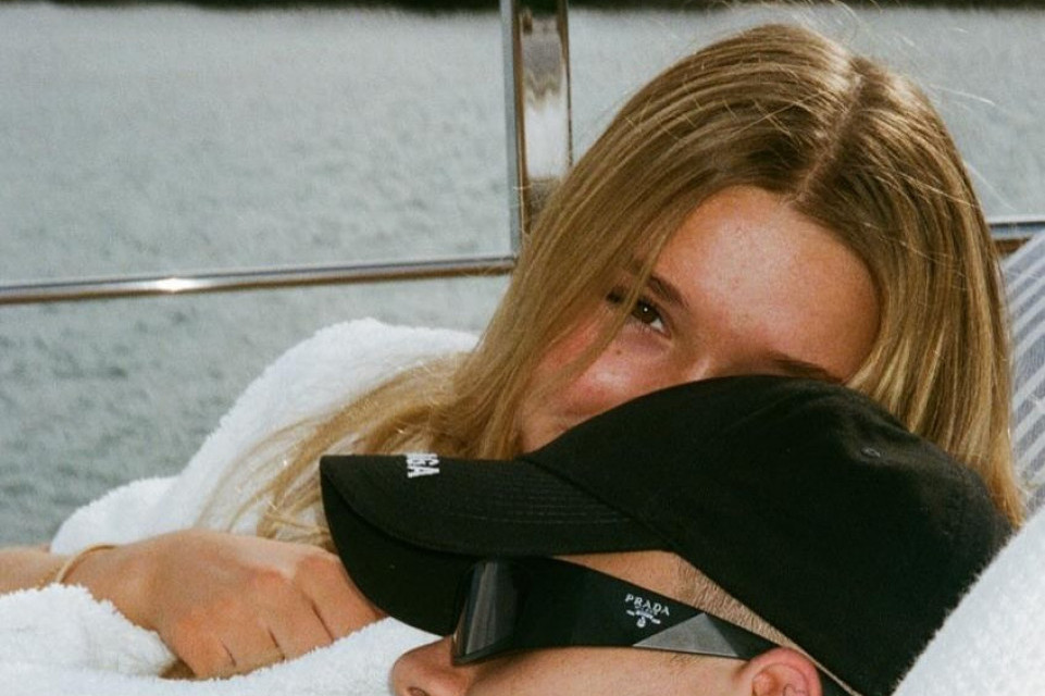 Viktorijina naslednica dominira na jahti vrednoj 16 miliona funti: Harper Bekam je ista mama!