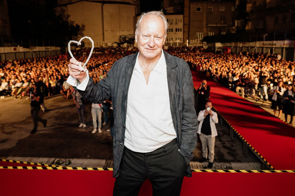 Defile glumačkih zvezda u Sarajevu: Skarsgord, Šerbedžija, Mićanović...