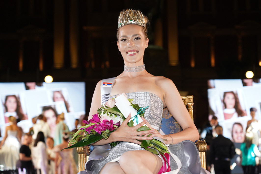 Najlepša bez premca: Sreli smo Aleksandru Rutović u neobaveznom izdanju, bez trunke šminke FOTO