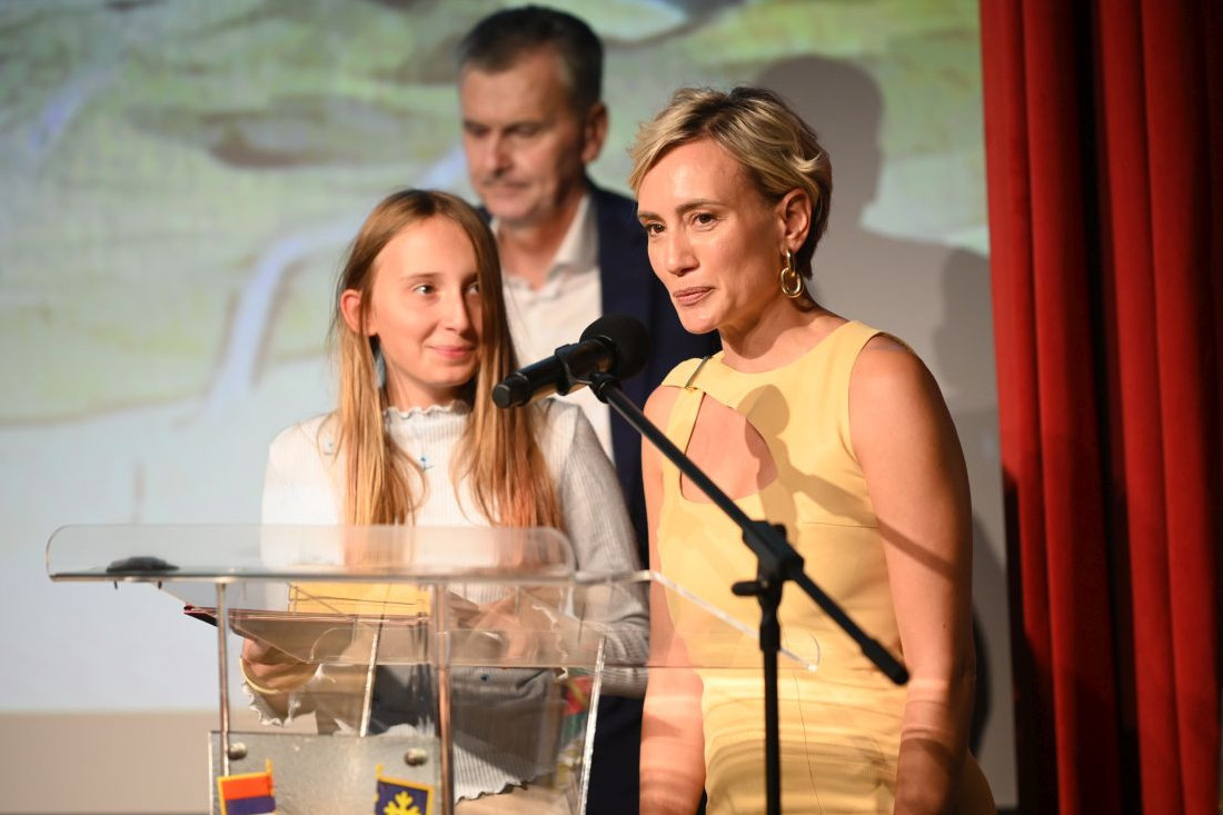 Kako je samo porasla: Ćerka Milorada Milinkovića sa majkom u javnosti posebnim povodom