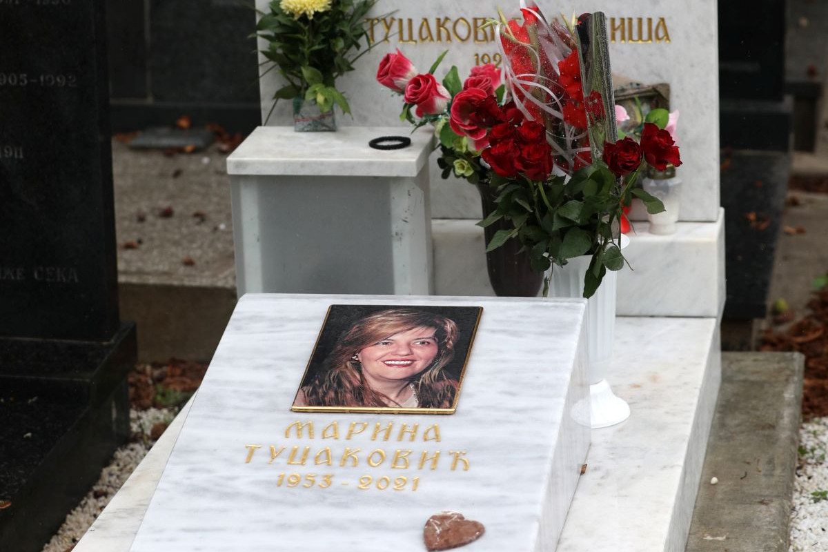 Sramotno! Ovo je jedina pevačica koja se danas pojavila na Marininom pomenu