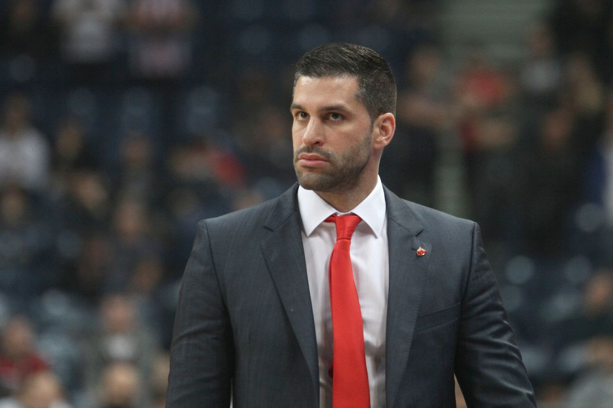 Kažu da je Dušan najzgodniji selektor ikada: Ima 39 godina, besprekornu eleganciju, ali i prelepu suprugu