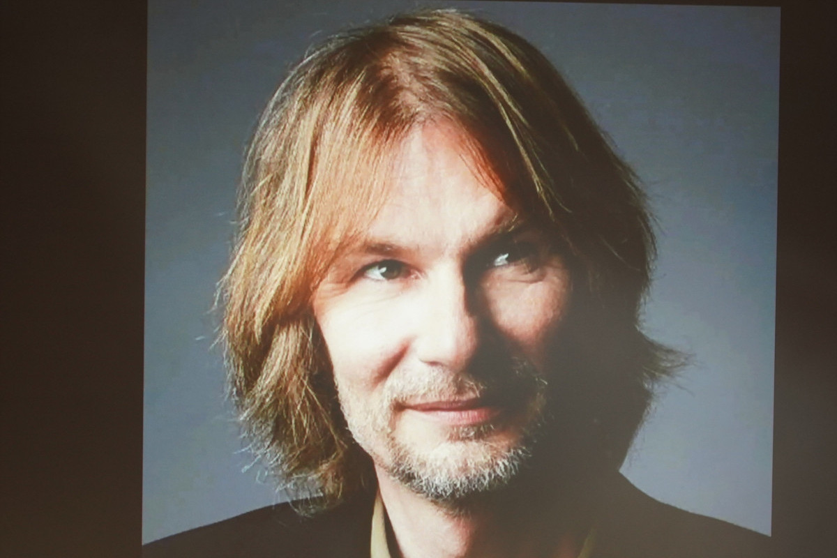 Komemoracija Dejanu Gvozdenu: Supruga Vladana skrhana od bola, prijatelji i kolege odali poslednju počast