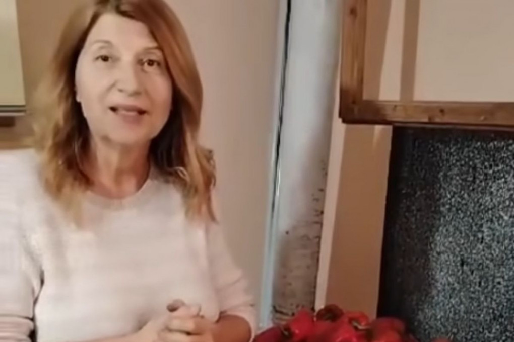 Bilja Jevtić otišla u rodni Grejač pa zasukala rukave, sa sestrom pravi ajvar, selo je zakon