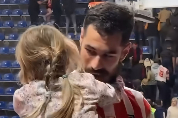 Zagrljaj koji greje dušu: Nikola Kalinić ponovo sa ćerkom Malijom