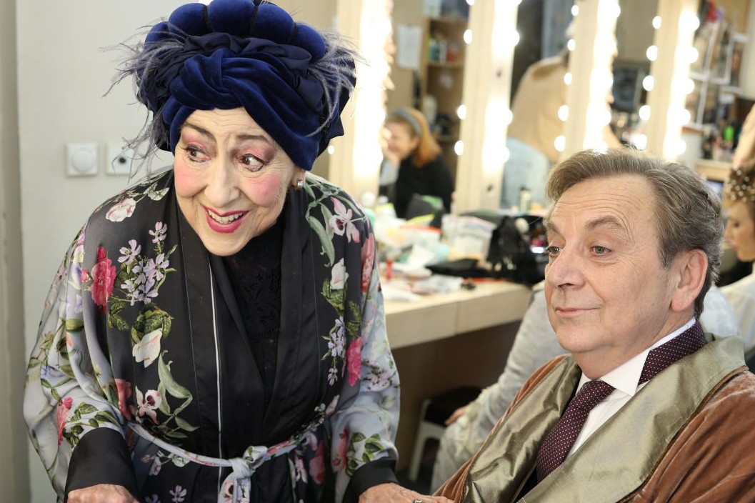 Sve oči uprte u Tihomira Stanića: Premijera, rođendan i slavlje u Madlenianumu