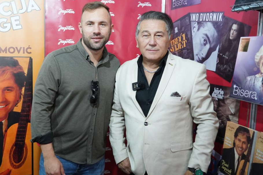 Otac muzička zvezda, sin magistar: Enis Muslimović danas je stao uz Halida, povod je poseban