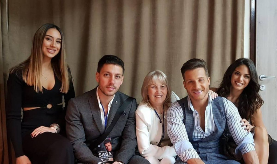 Majka Milena i brat Rade najveća su mu podrška: Saša Kovačević otvorio porodični foto album, ovakvog ga ne znamo