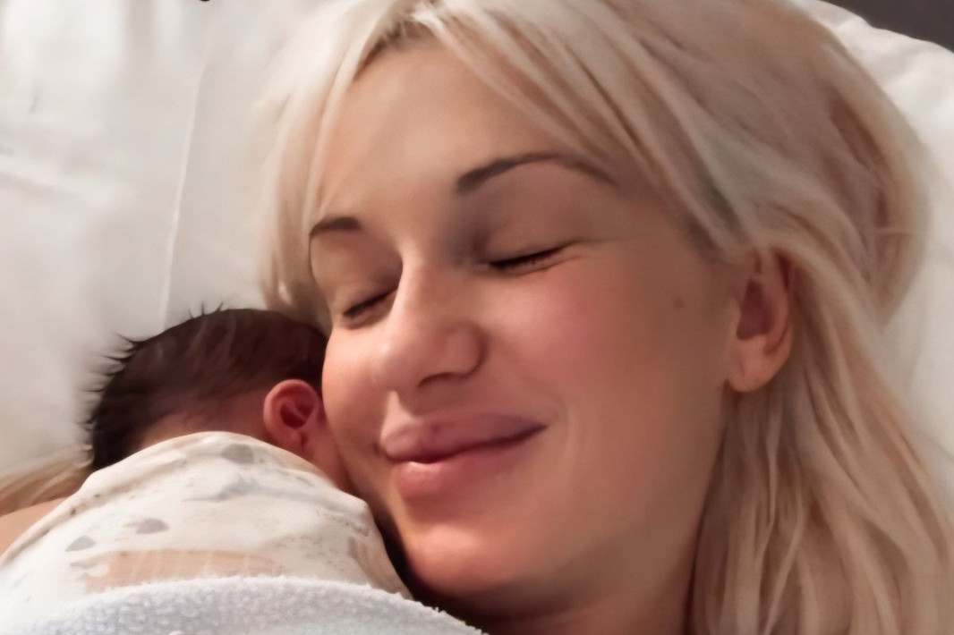 Hvala za najlepši dan u životu: Anja Mit podelila prvu fotografiju sa bebom, pa otkrila ime deteta