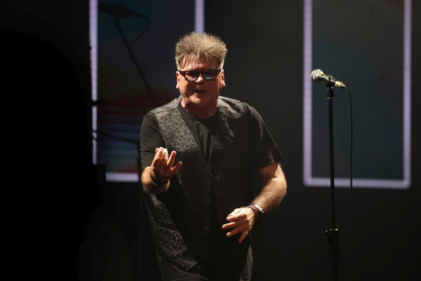 U braku su 17 godina: Ovo je Žerina 24 godine mlađa supruga Barbara, sa kojom je dobio bliznakinje