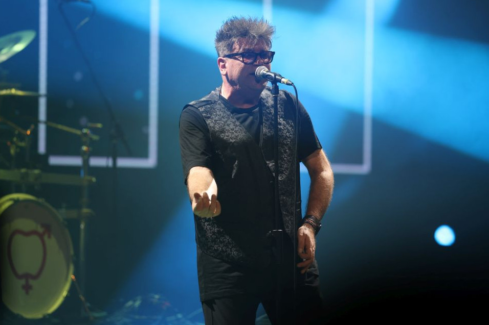 Veče za nezaborav: “Crvena jabuka” proslavila 40 godina karijere, Žeru podržale supruga i ćerke