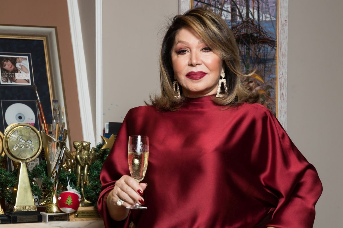 Jelka Nede Ukraden najraskošnija, unuci sa bakom napravili pravu bajku, slika kao sa božićne čestitke