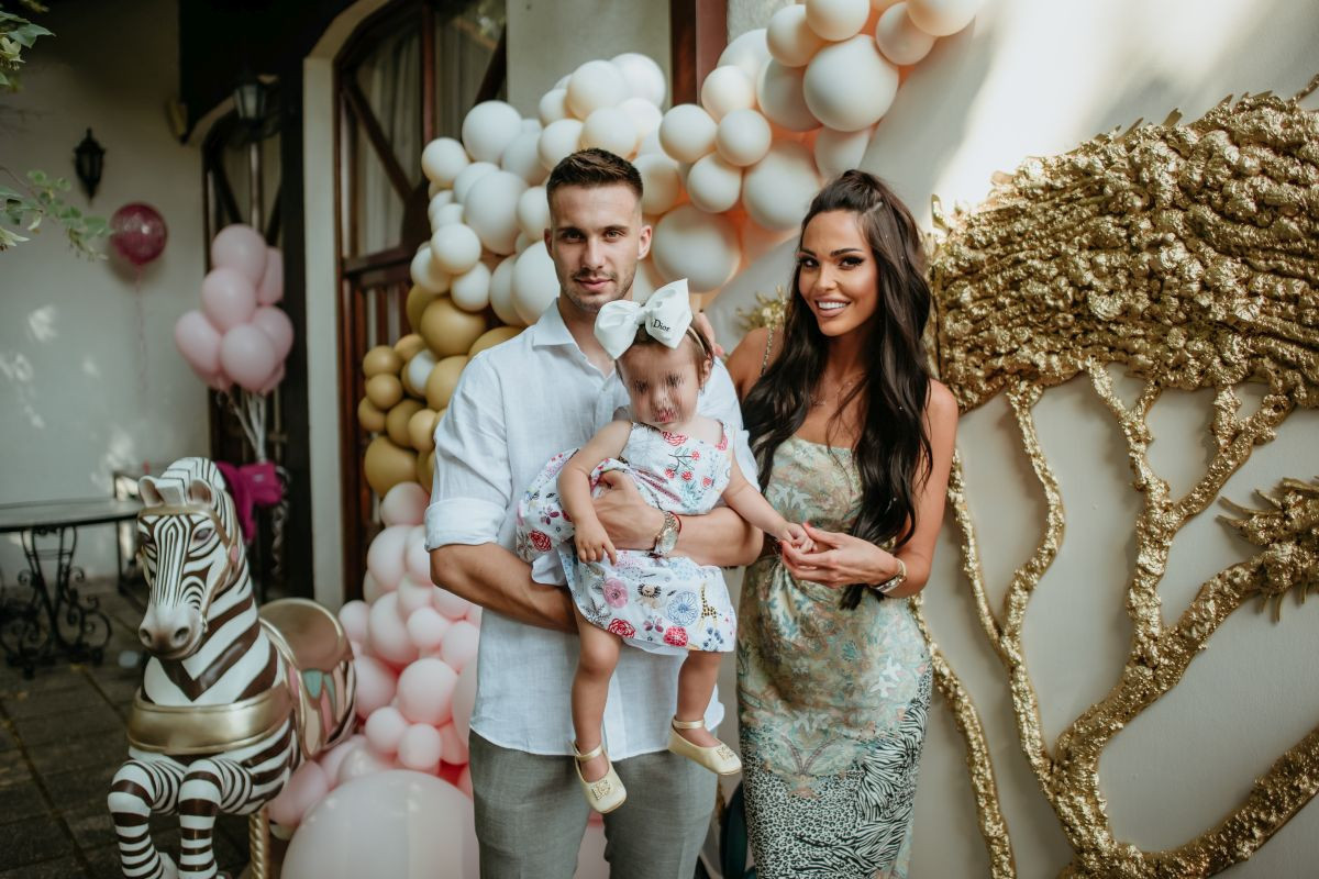 Praunuka Šabana Šaulića proslavlja prvi rođendan, slavlje u Bangkoku, Maša je prava princeza FOTO