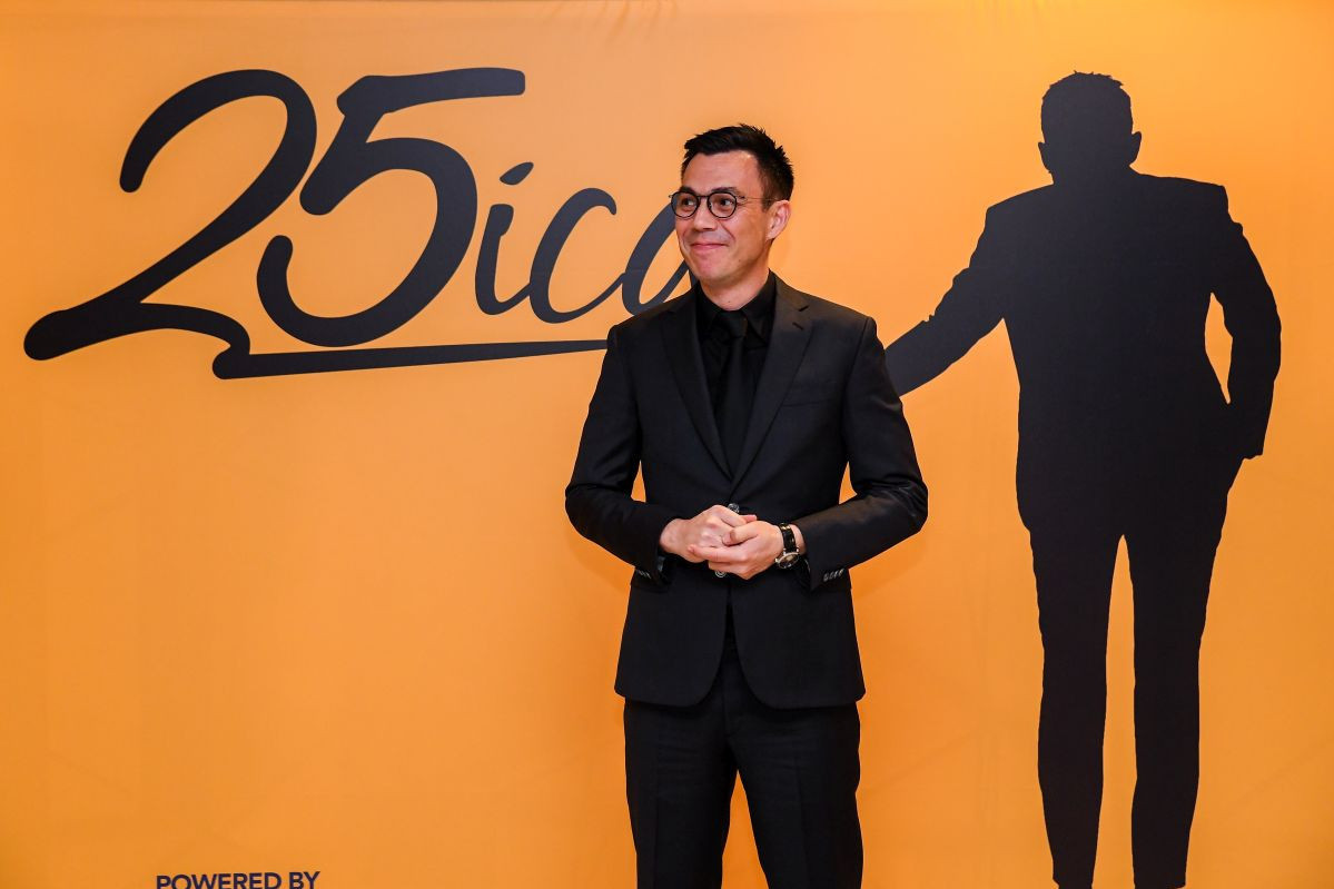 Željko Vasić gala promocijom obeležio 25 godina na sceni: "Žena kao ti" snimljena pre četvrt veka