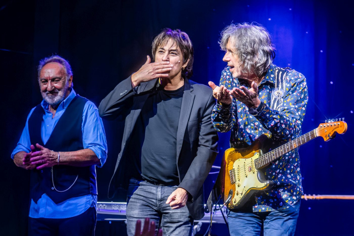 Srebrna krila obojila Beograd nostalgijom: Vlado Kalember oduševio, publika dva sata na nogama