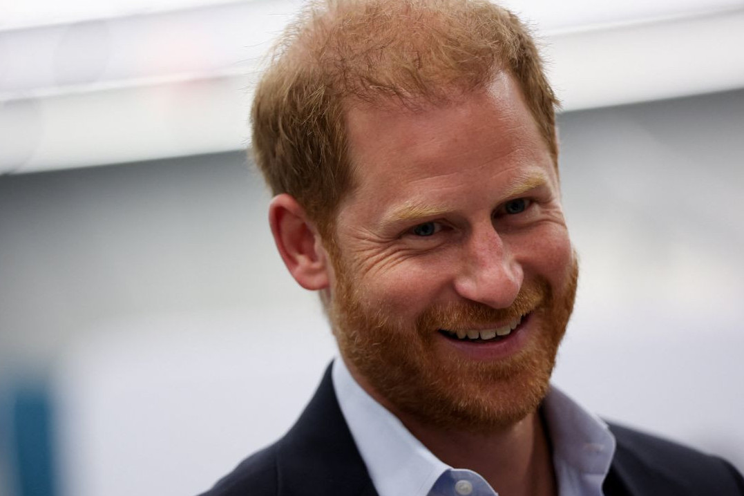 Momački provod: Princ Hari na skijanju bez supruge i dece, evo ko mu pravi društvo