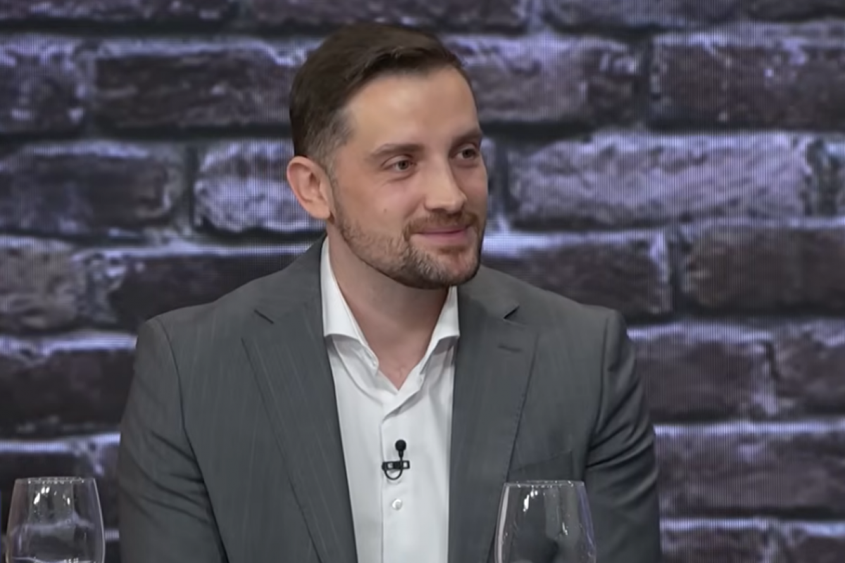 Pevač sa inženjerskom diplomom, Mirza Selimović završio je težak državni fakultet